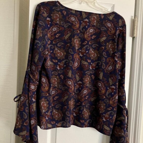 Lovely blue (multi) colored blouse with bell sleeves that tie. Size Large - Picture 2 of 4